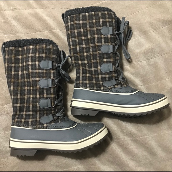 Skechers 9 NWOT Plaid Fur Winter Boots Outdoor ❄️ - Picture 1 of 3